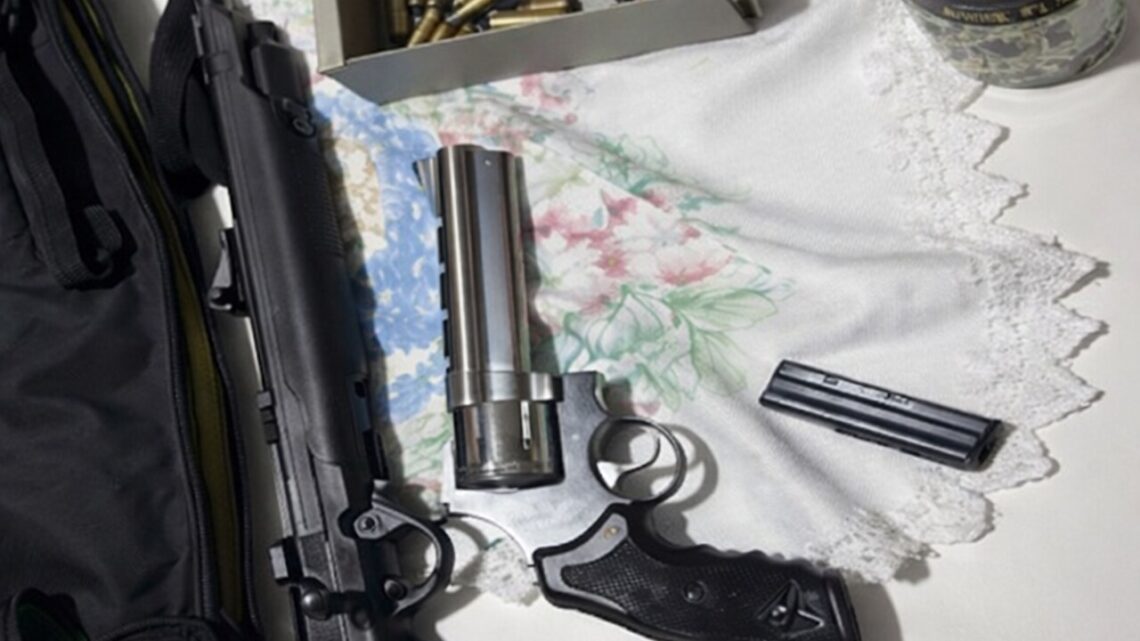 Homem é preso após ameaçar e agredir esposa em Faxinal dos Guedes