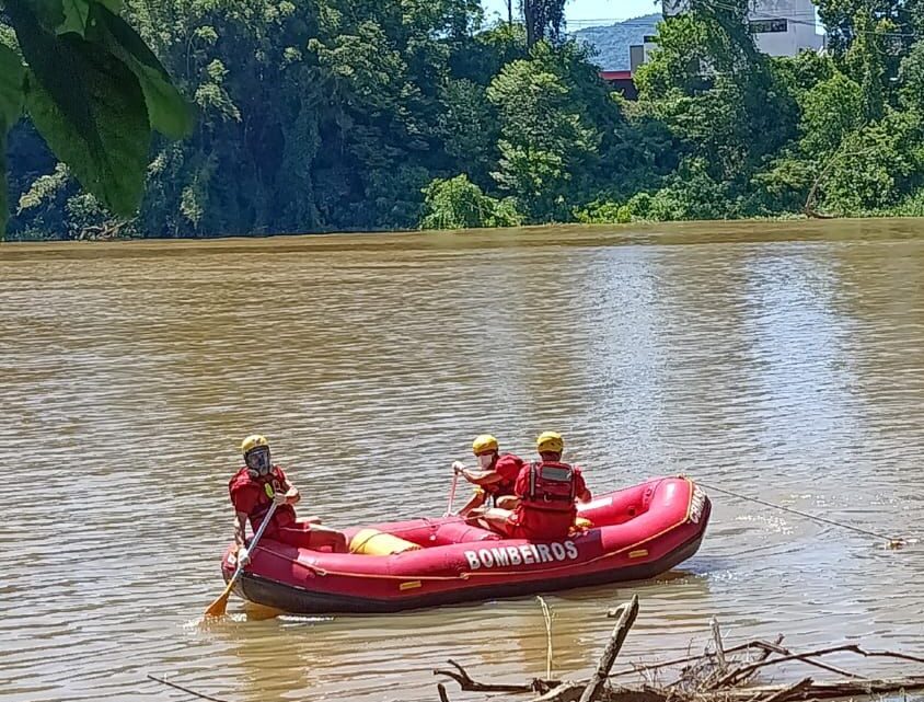 Corpo de homem é encontrado no Rio Tubarão, próximo à Ponte do Exército
