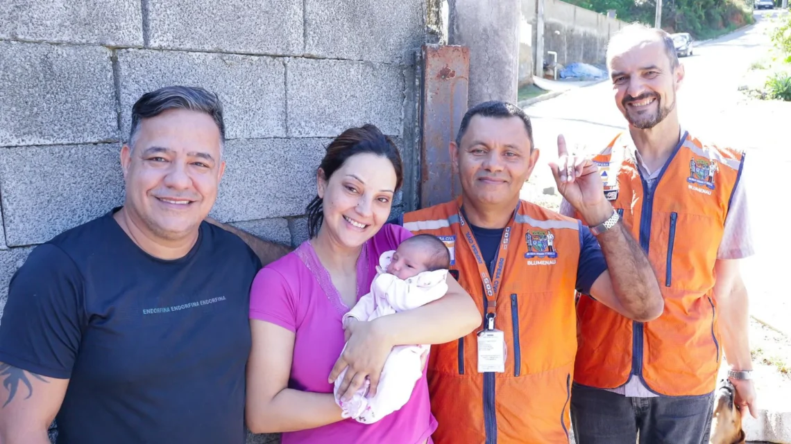 ‘Intervenção divina’, agentes da Defesa Civil salvam bebê engasgada em SC