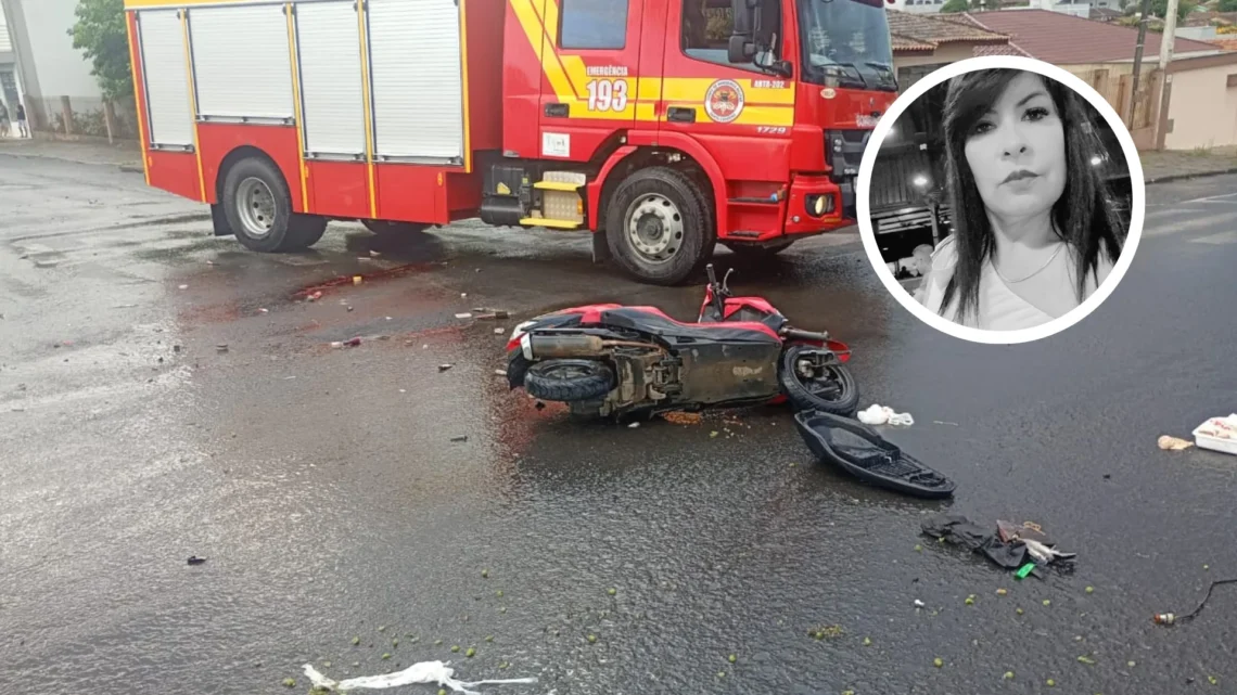 Mulher morre após acidente entre moto e caminhão em SC