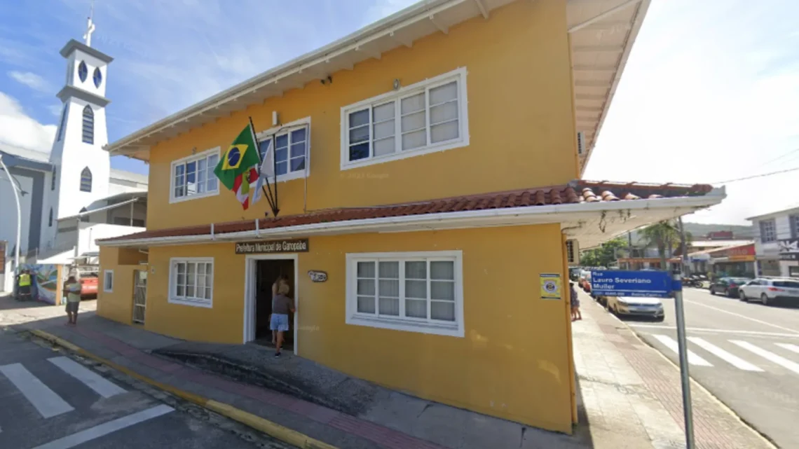 Prefeito de Garopaba é preso em operação que apura fraudes e propinas em contratos públicos