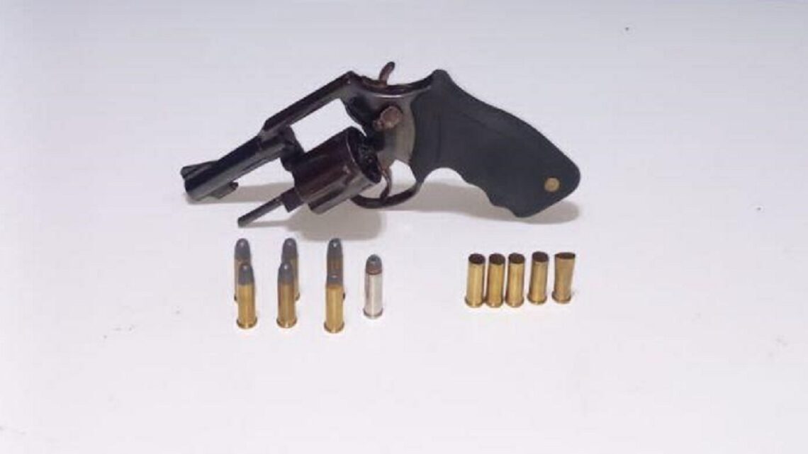 Homem é preso por porte ilegal de arma de fogo após briga entre vizinhos em Coronel Freitas