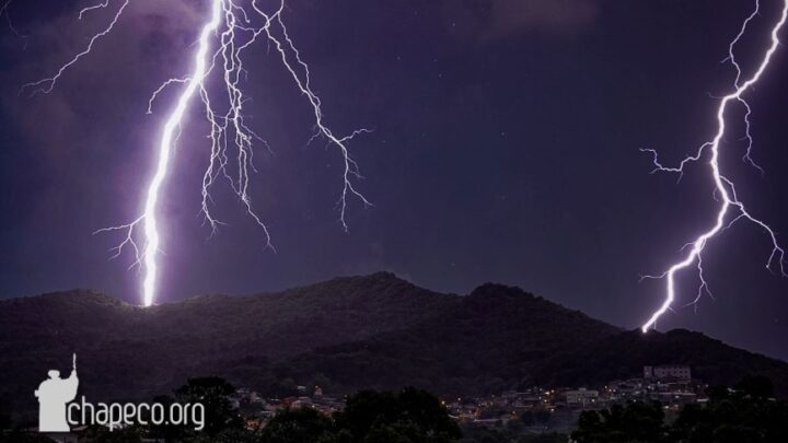 Semana típica de verão termina com temporais intensos em Santa Catarina