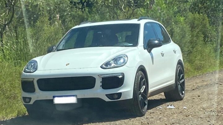 Polícia Militar recupera Porsche furtada e prende três suspeitos do crime