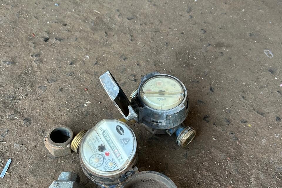 Operação integrada fiscaliza ferros-velhos e recupera hidrômetros furtados em Chapecó