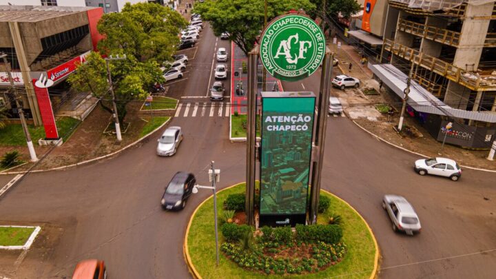 Chapecó amplia comunicação urbana com novos painéis de LED e totens digitais