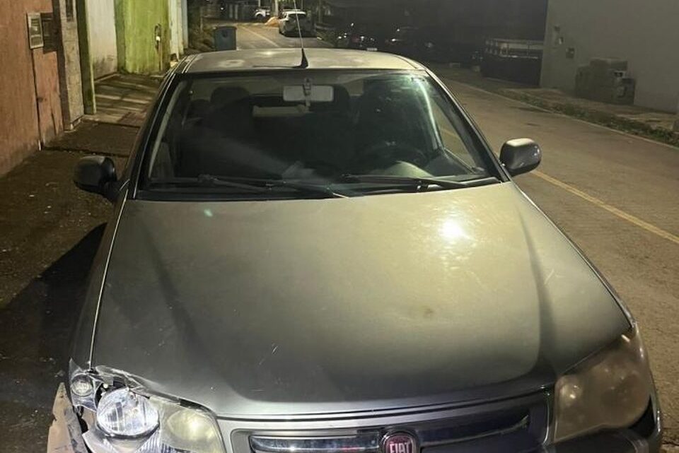 Condutor bêbado é detido após manobras perigosas e apreensão de canivete e droga