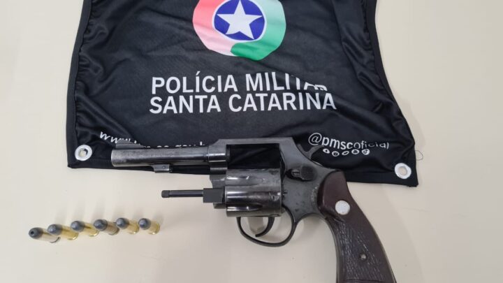 Homem é preso em Concórdia por descumprir medida protetiva e manter arma ilegal em casa