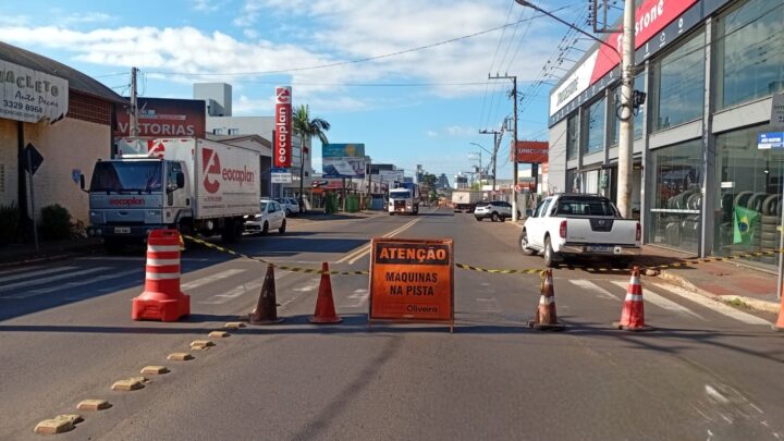 Seguem obras de macrodrenagem e alteração no fluxo de vias em Chapecó; veja as imagens