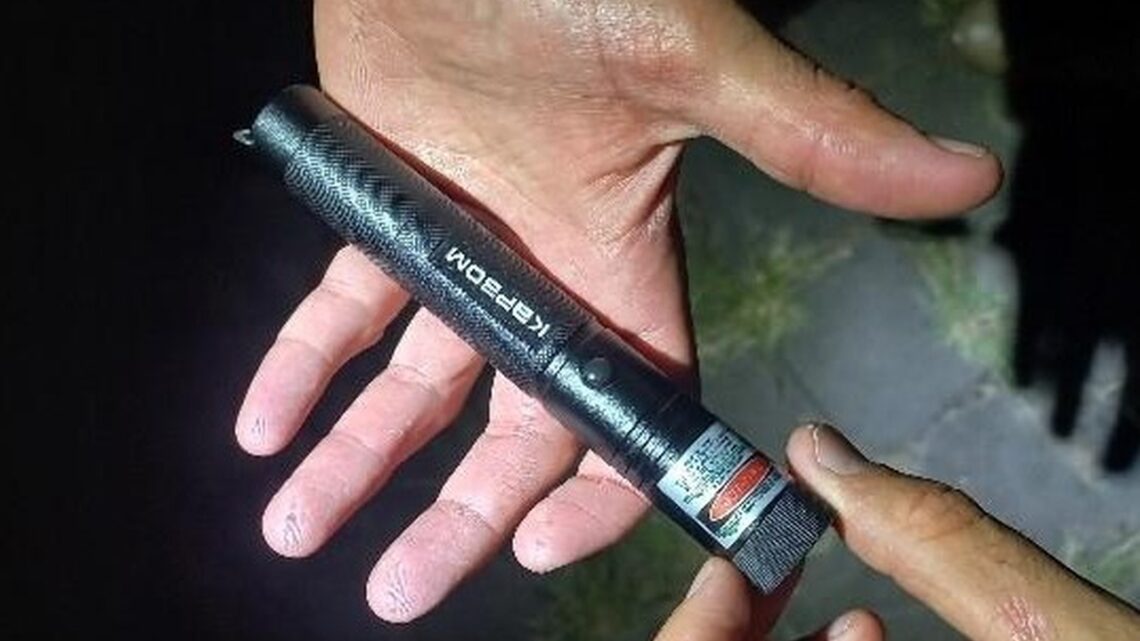 Polícia Militar apreende laser após risco a motoristas e pedestres em Anita Garibaldi