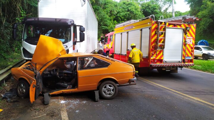 Motorista fica ferido em colisão frontal na SC-303 em Luzerna