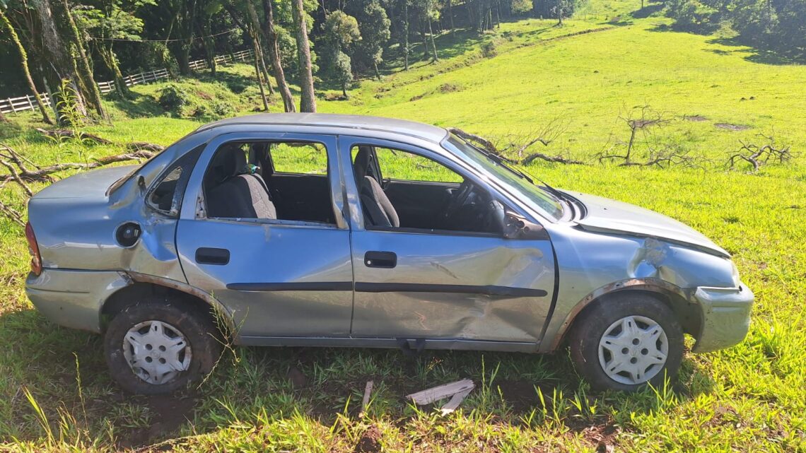 Motorista venezuelano embriagado sai da pista e deixa passageira ferida na SC-163