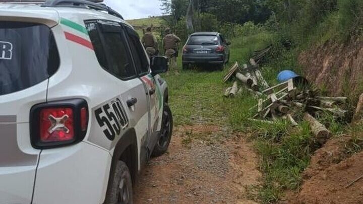 Três homens são presos após roubo a padaria e perseguição policial no Alto Vale