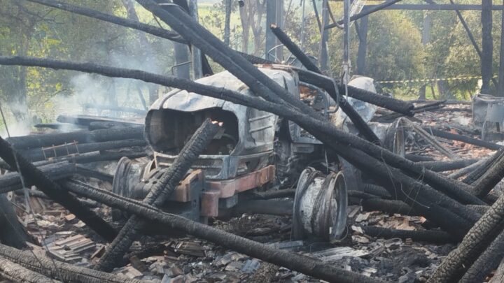 Incêndio destrói rancho e deixa homem ferido em Ituporanga
