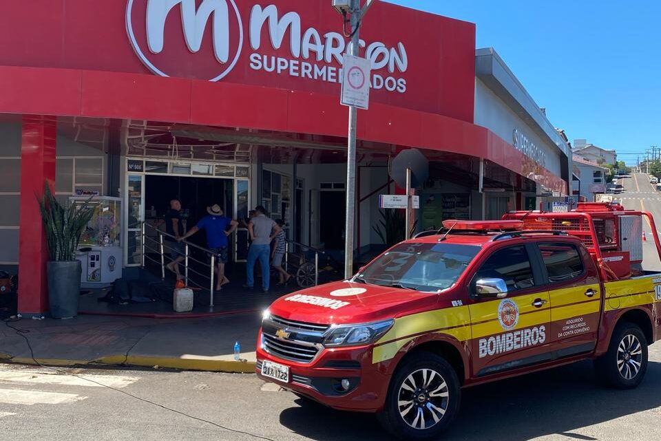 Incêndio em supermercado mobiliza bombeiros no centro de Guaraciaba