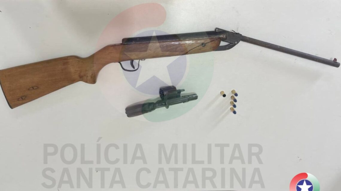 Homem é preso com arma de fogo após invadir propriedade rural em Chapecó