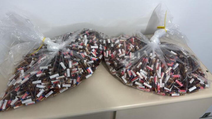 Operação da Polícia Civil apreende R$ 1 milhão em medicamentos irregulares e fecha quatro locais em Florianópolis