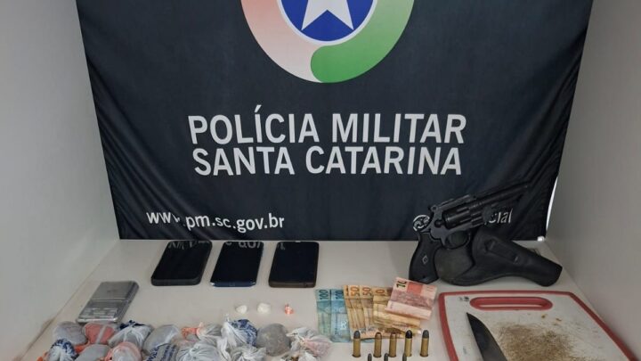 PM prende várias pessoas por tráfico de drogas, posse de munição e corrupção de menores
