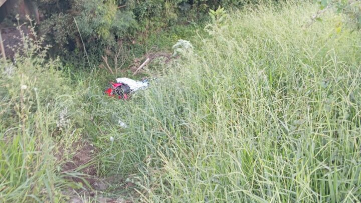 Motociclista morre após sair da pista e cair em ribanceira na SC-305