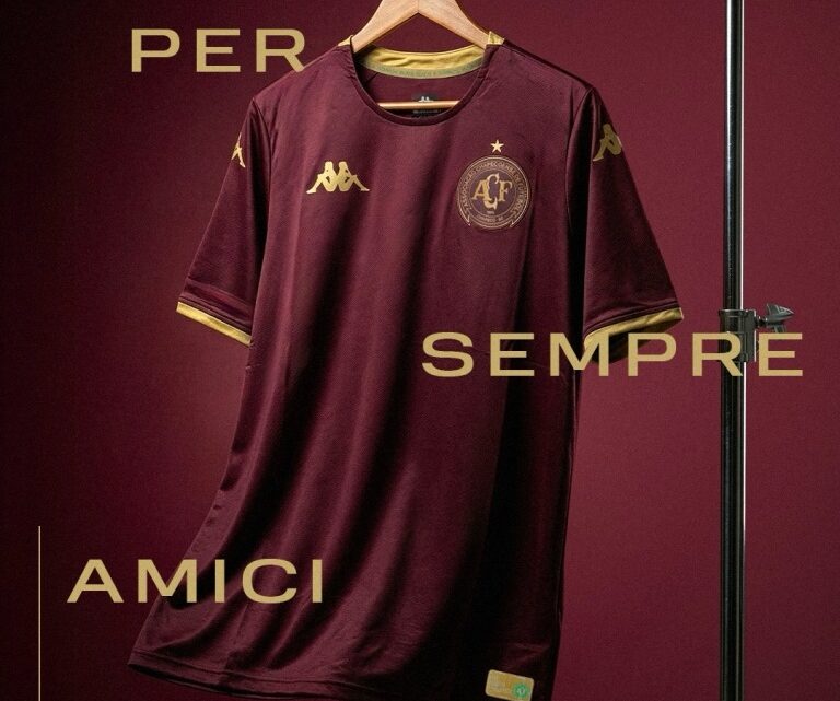 Chape lança camisa de goleiro em homenagem a time italiano que também passou por tragédia aérea