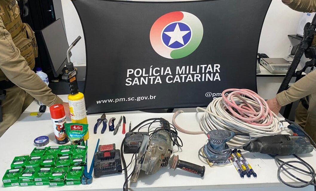 Dois homens são presos por furto em obra em Chapecó