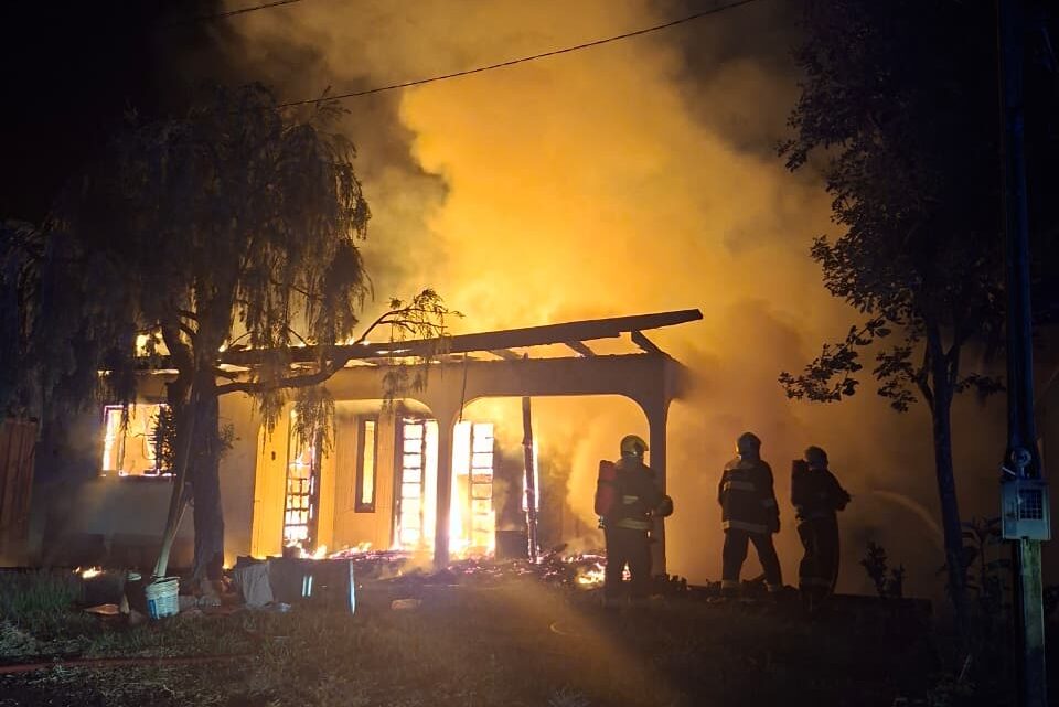 Homem ateia fogo na própria residência de madrugada em Concórdia