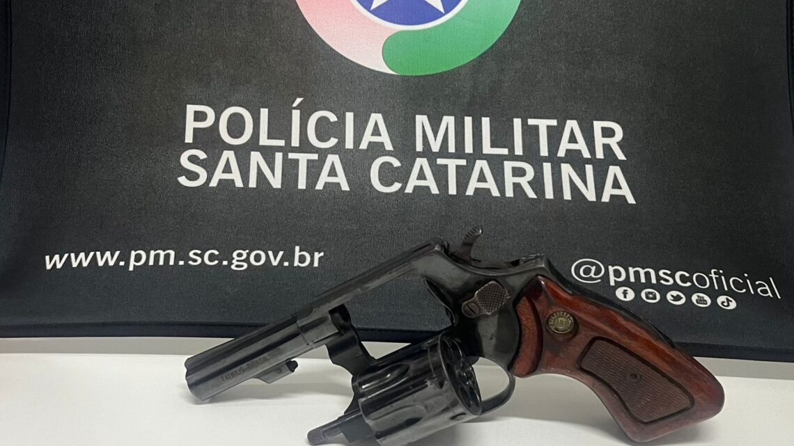 Homem é preso com arma depois de agredir e ameaçar mulher em Xanxerê