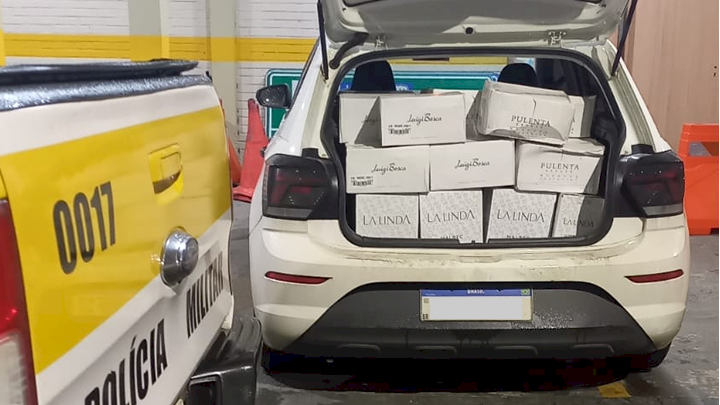 Veículo alugado transportando 132 garrafas de vinho é abordado na SC-350