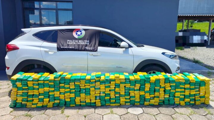 Mais de meia tonelada de maconha é apreendida em veículo clonado em Porto União