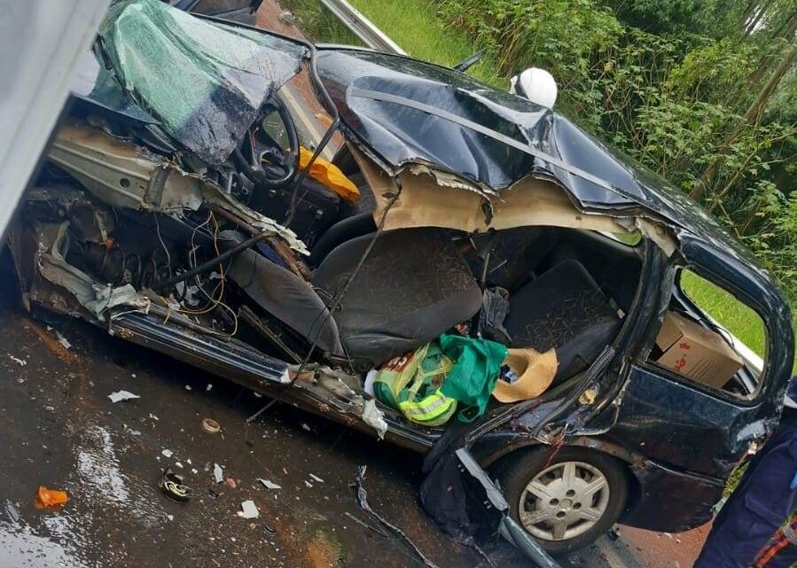Colisão entre carro e caminhão deixa uma vítima fatal em Chapecó